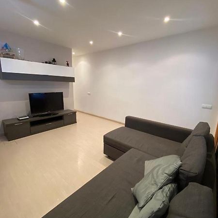 Cozy Apartment At A Great Location! L'Hospitalet de Llobregat Dış mekan fotoğraf