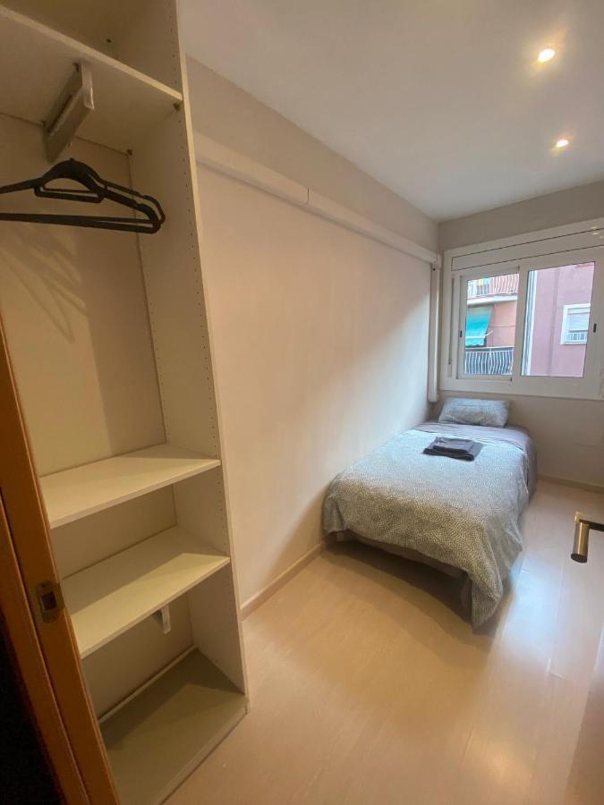 Cozy Apartment At A Great Location! L'Hospitalet de Llobregat Dış mekan fotoğraf